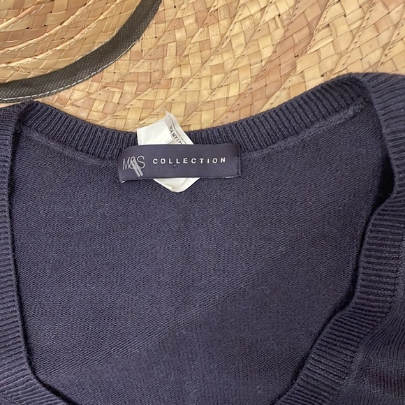 M&S dark blue black V- neck sweater - Picture 7 of 8